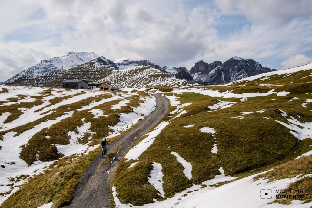 The short detour to the Blaser (2241m) summit is recommended. Here you will find a magnificent view of the fantastic mountain meadows and of the surrounding, little-obstructed mountain world.