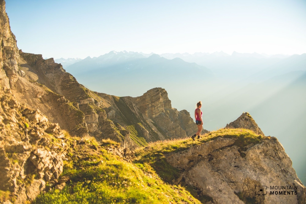 The view of the Serles with a telephoto lens is particularly rewarding, for example, at the Congress Station or from Maria-Theresienstrasse. It offers beautiful contrasting city-mountain motifs. 