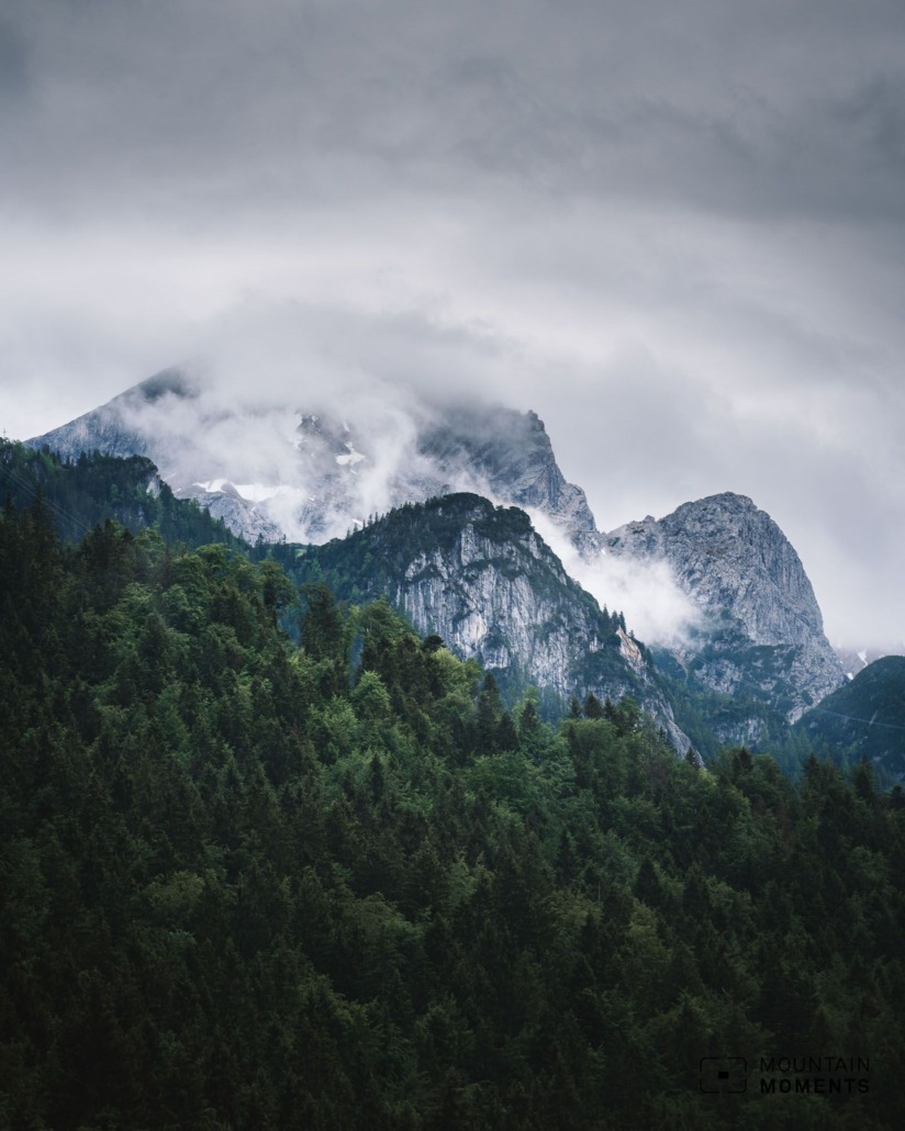 Refreshent stops on this hiking trail are Hotel Hausberg, Kochelberg Alm, Seehaus Riessersee and Auele Alm.